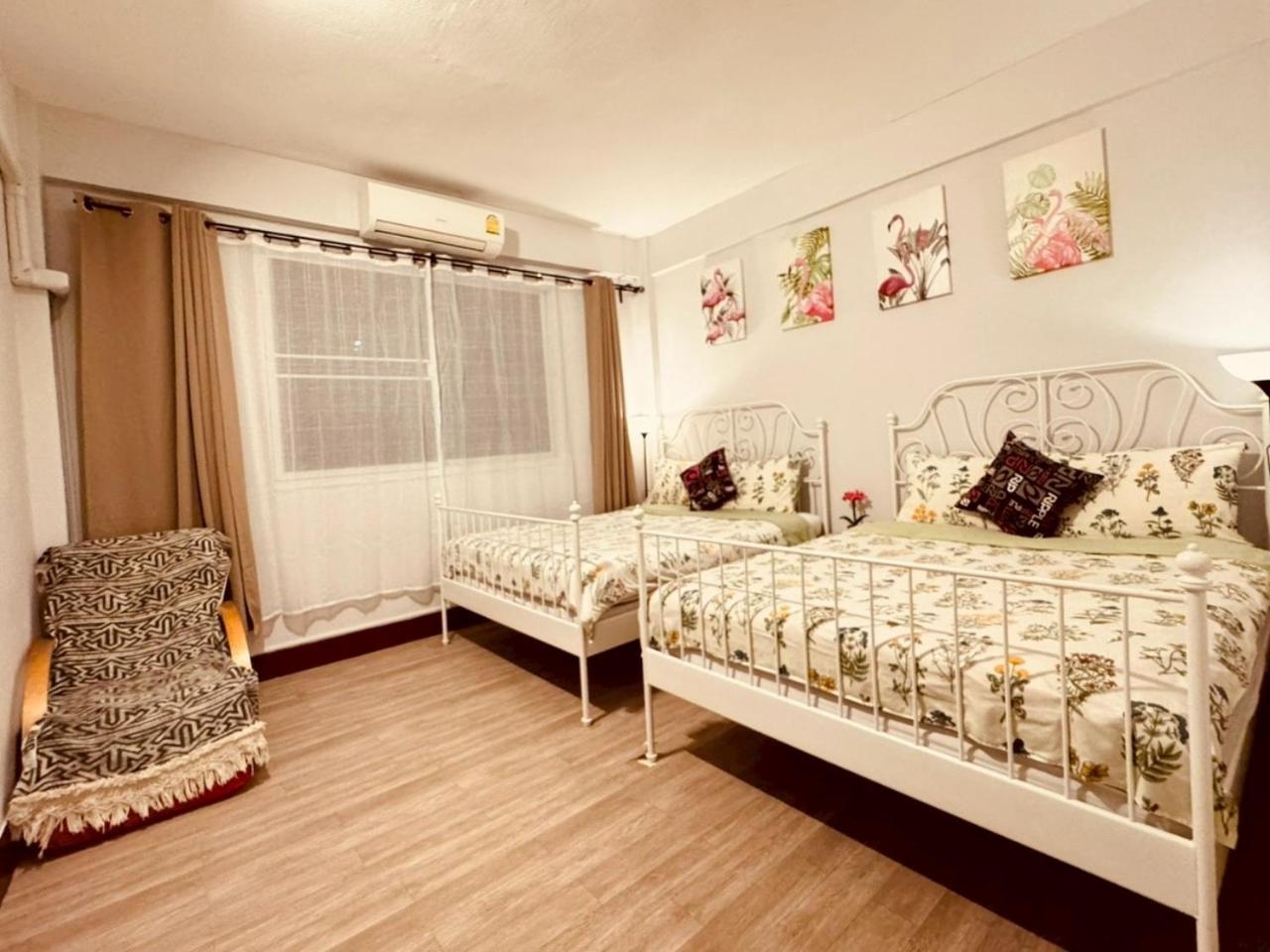 Baan Nampetch Hostel Bangkok Exteriör bild